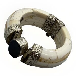 Hinged‎ Cuff Bracelet Black Stone Cabochon Gold Tone Statement Sz 7 Bone Look